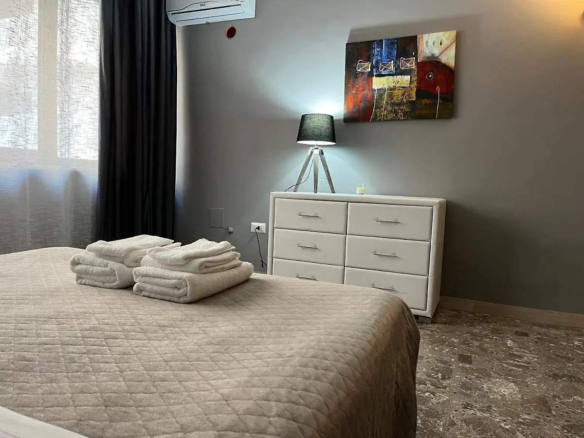Davis Apartment Brindisi 0*,